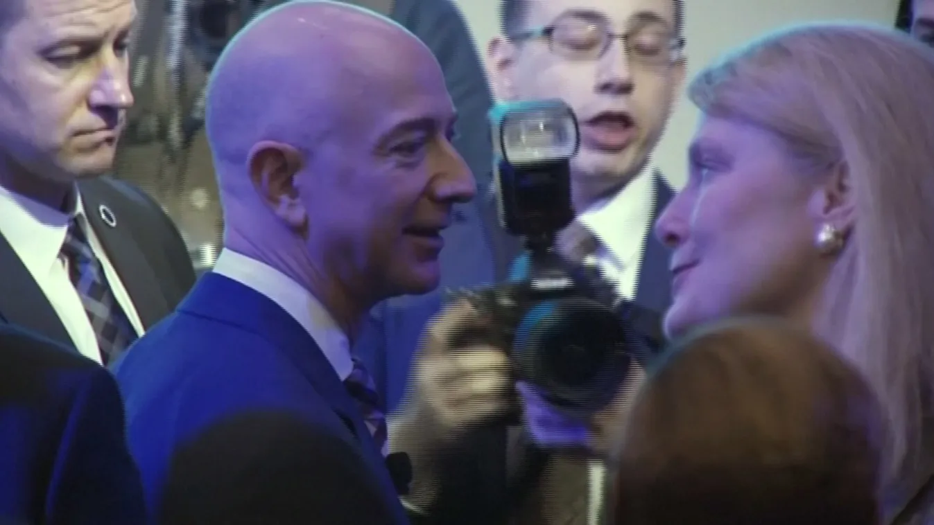 Letaszították Bill Gatest a trónról, néhány órára