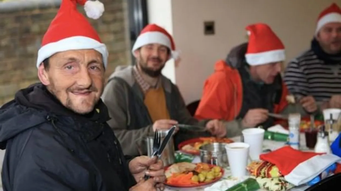 Még mindig sokan töltik az ünnepet az utcán