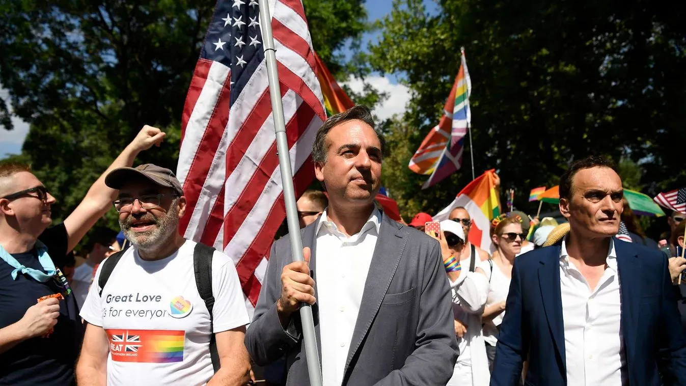 Reuters: Oroszországgal való viszonya miatt a NATO figyelmeztette Magyarországot