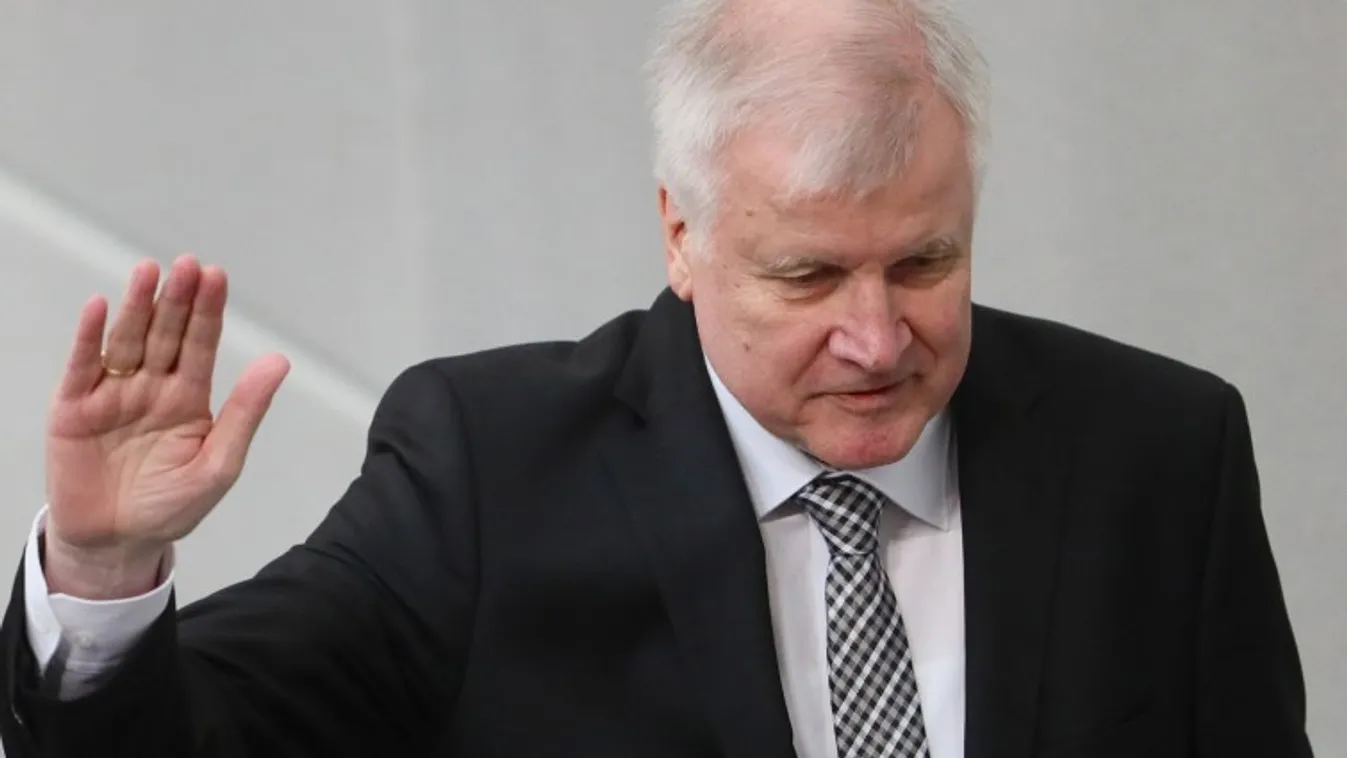 Horst Seehofer követi Merkelt