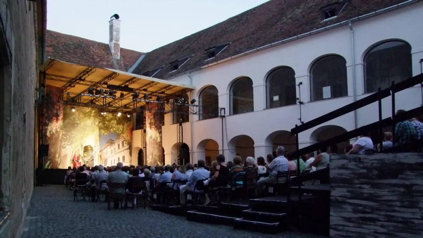 Harminc produkcióval várja a közönséget a Kőszegi Várszínház a nyáron