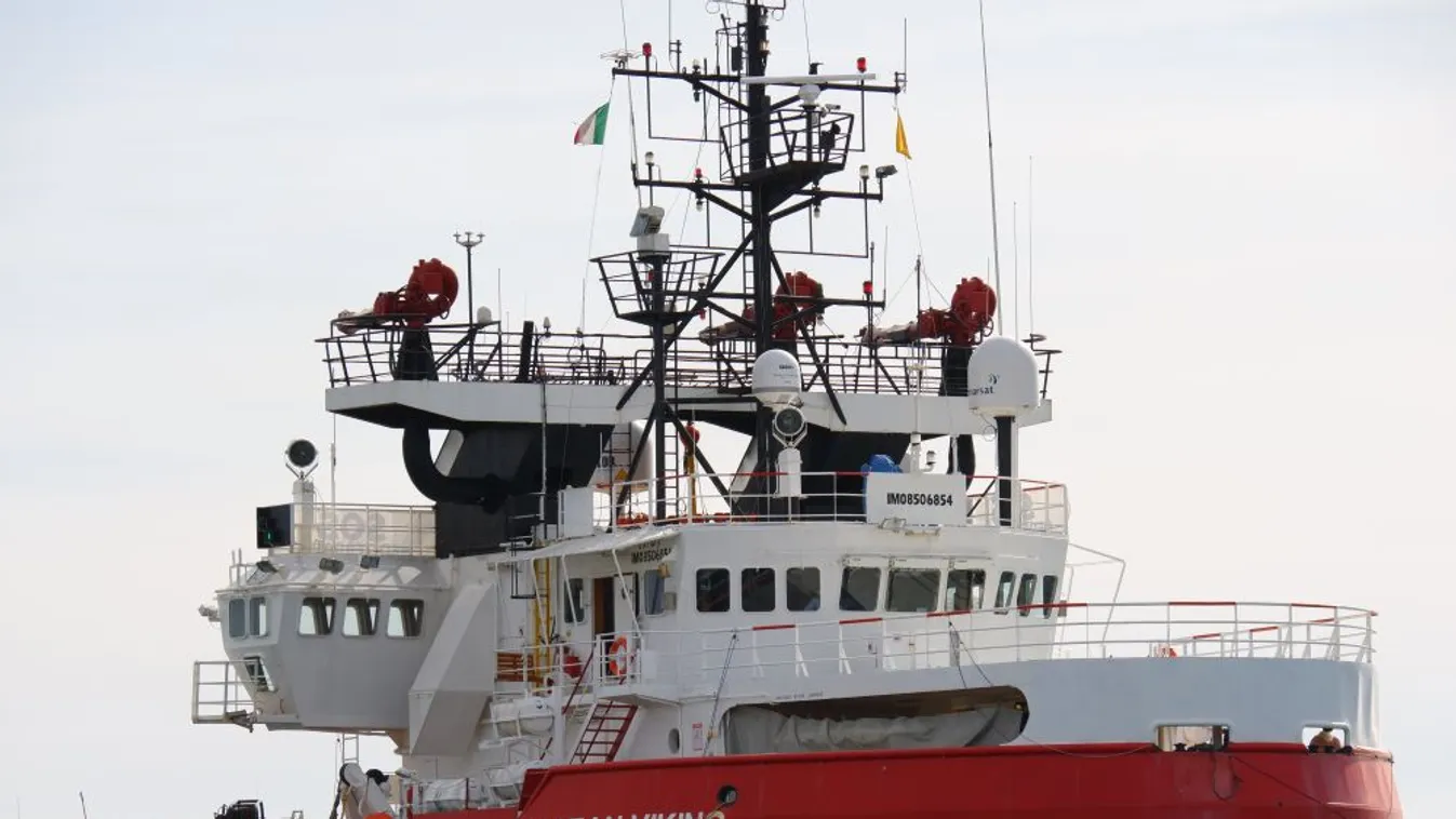 Nagy migránstömeg érkezett, közte több koronavírusos