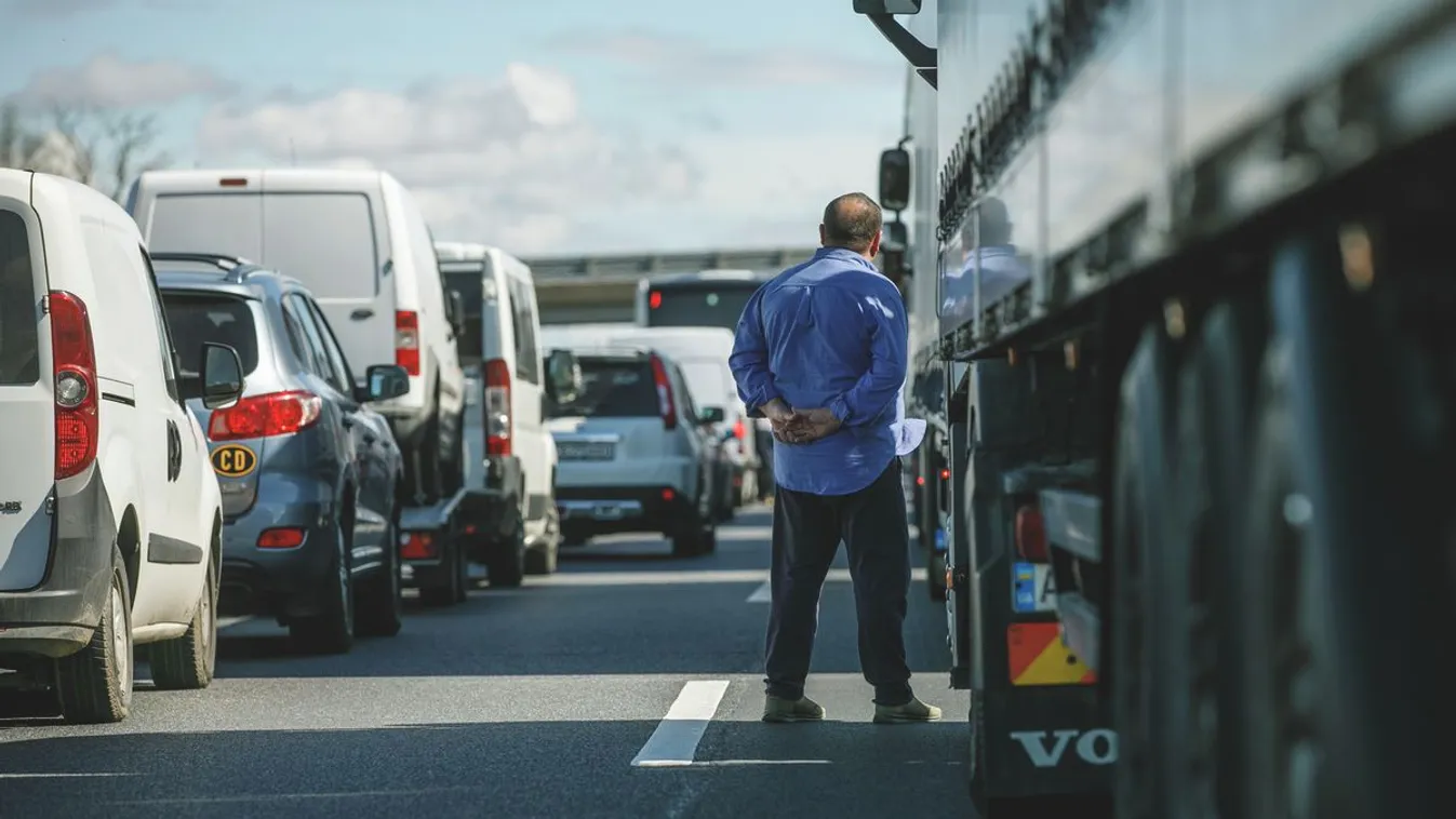 Nagy a torlódás az M3-ason