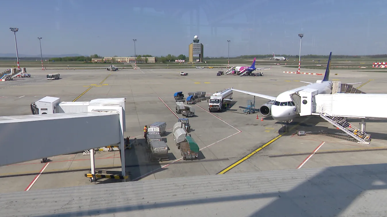 Újra magyar kézben a reptér + videó