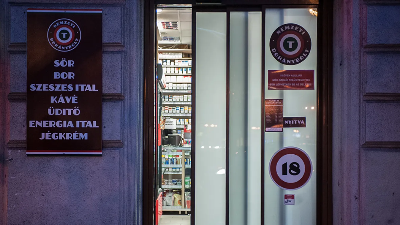 Rosszullétet szimulált, majd kést rántott