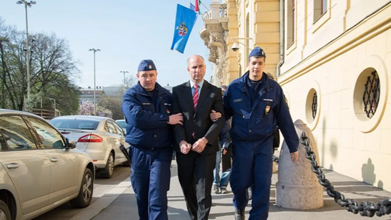 Vádbeszéddel folytatódott a Szeviép-per
