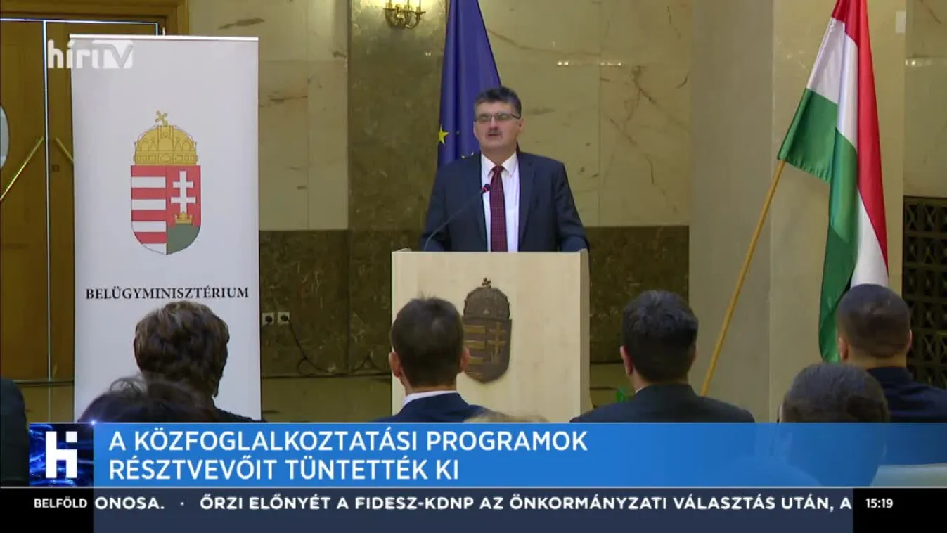 A közfoglalkoztatási programok részvevőit tüntették ki