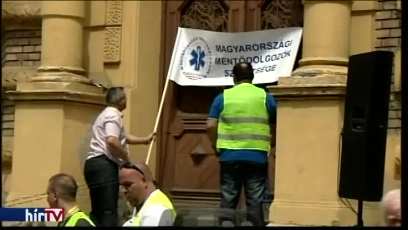 60 helyett 10 – Addig tüntetnek, amíg meg nem egyeznek