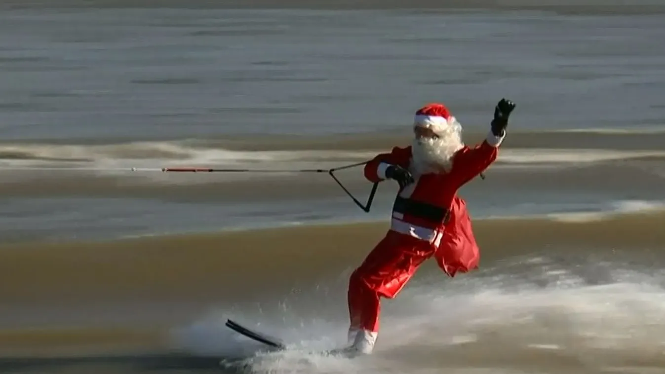 Egyedi bemutató keretében érkezett meg a Mikulás