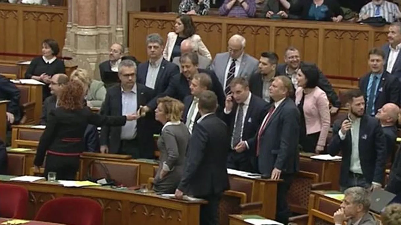 Kifulladt diktátorozás