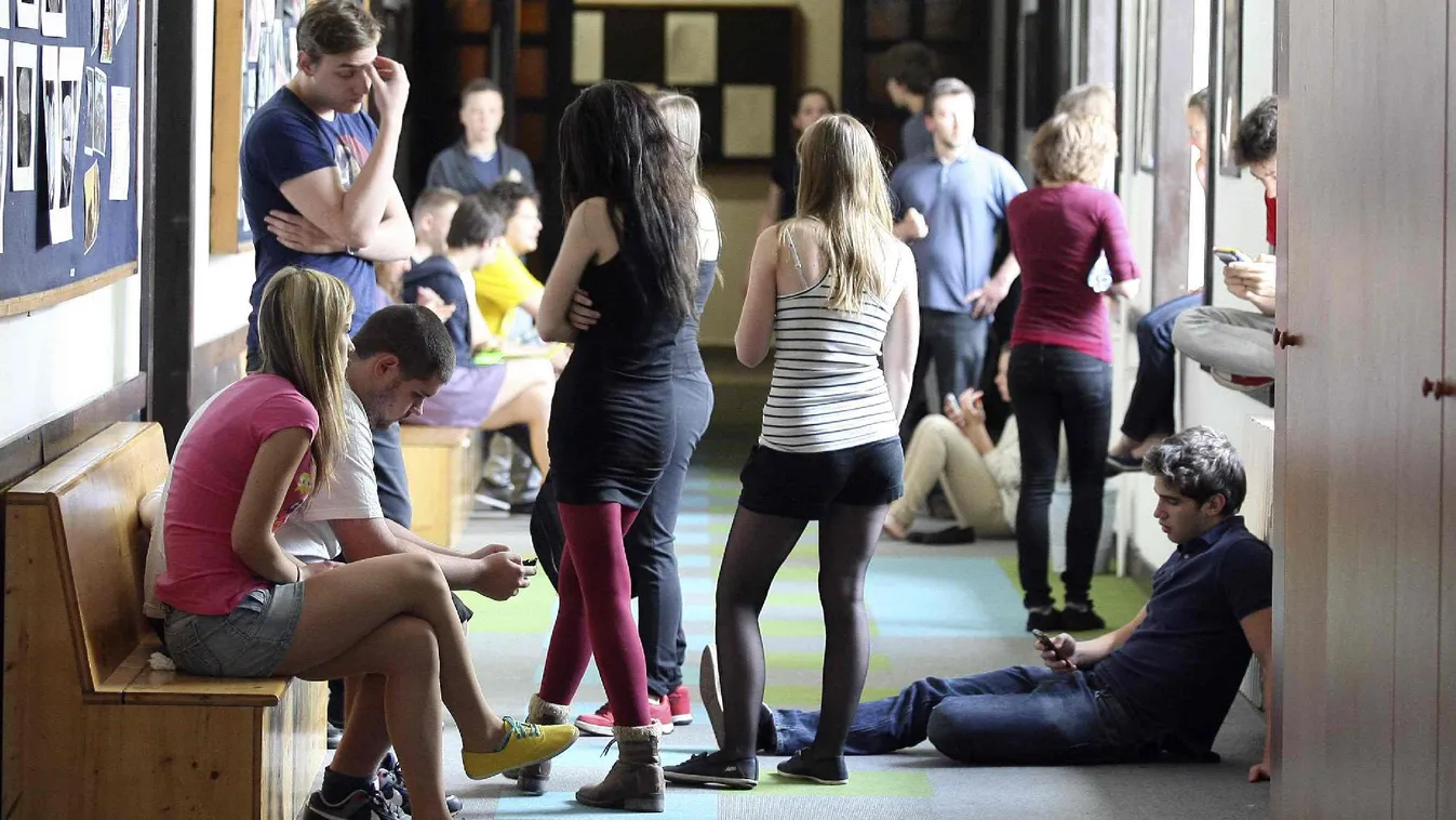 Elégtelen érettségi – Newsroom