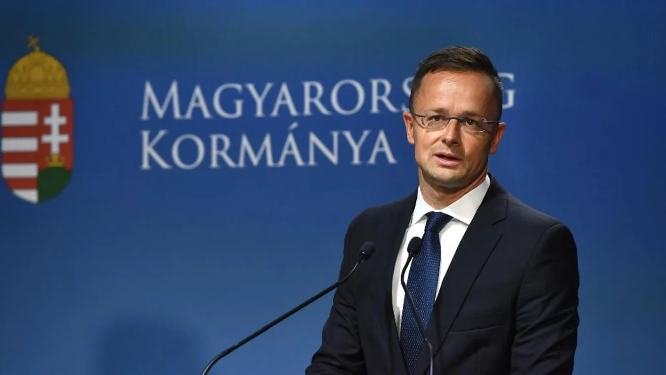 Szijjártó: Mi a vádakra vágjunk jó képet, de ők egyből kivágják a hisztit