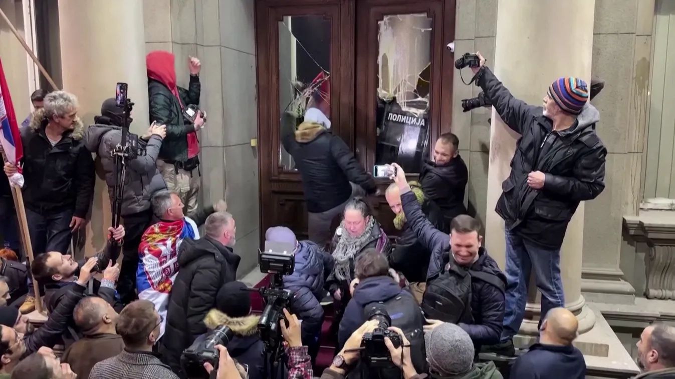 Orosz külügy: a Nyugat zavargásokat próbál szítani Szerbiában