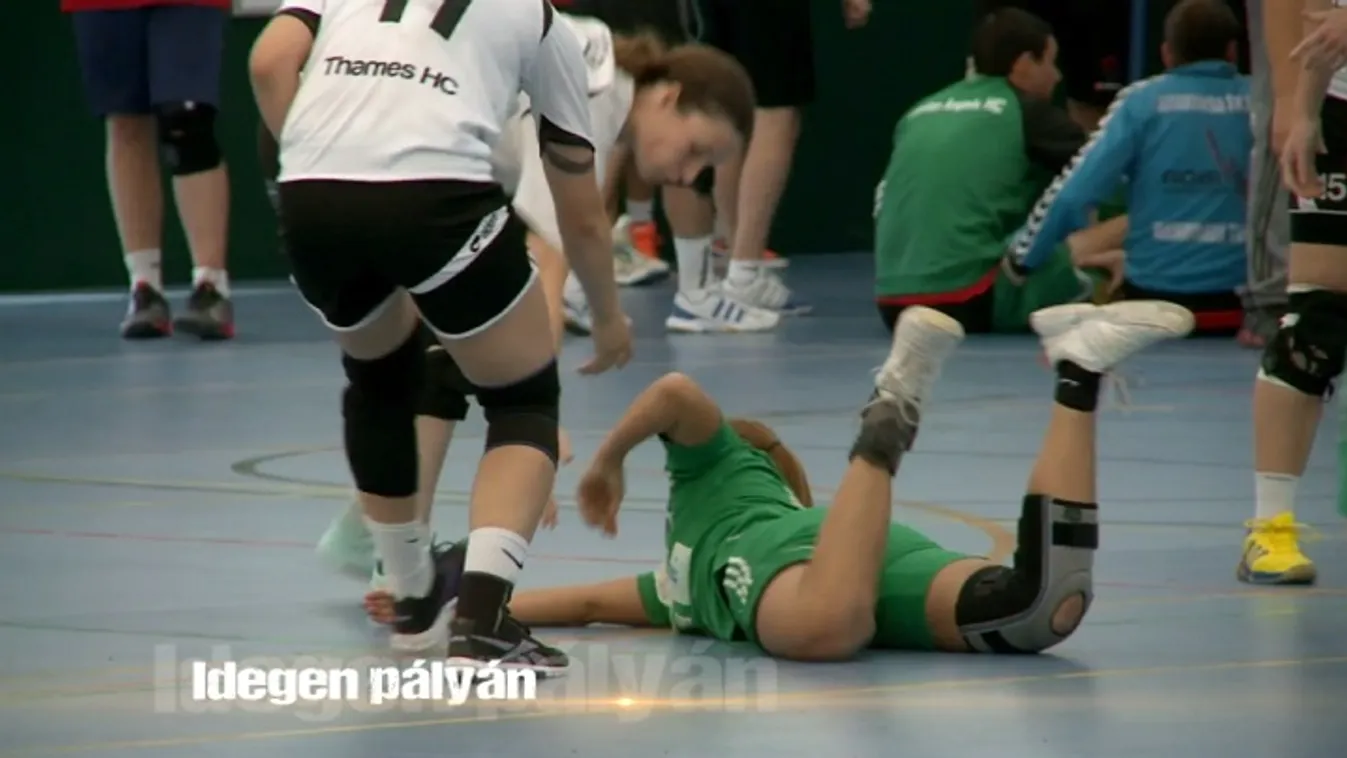 Idegen pályán – Vetítő