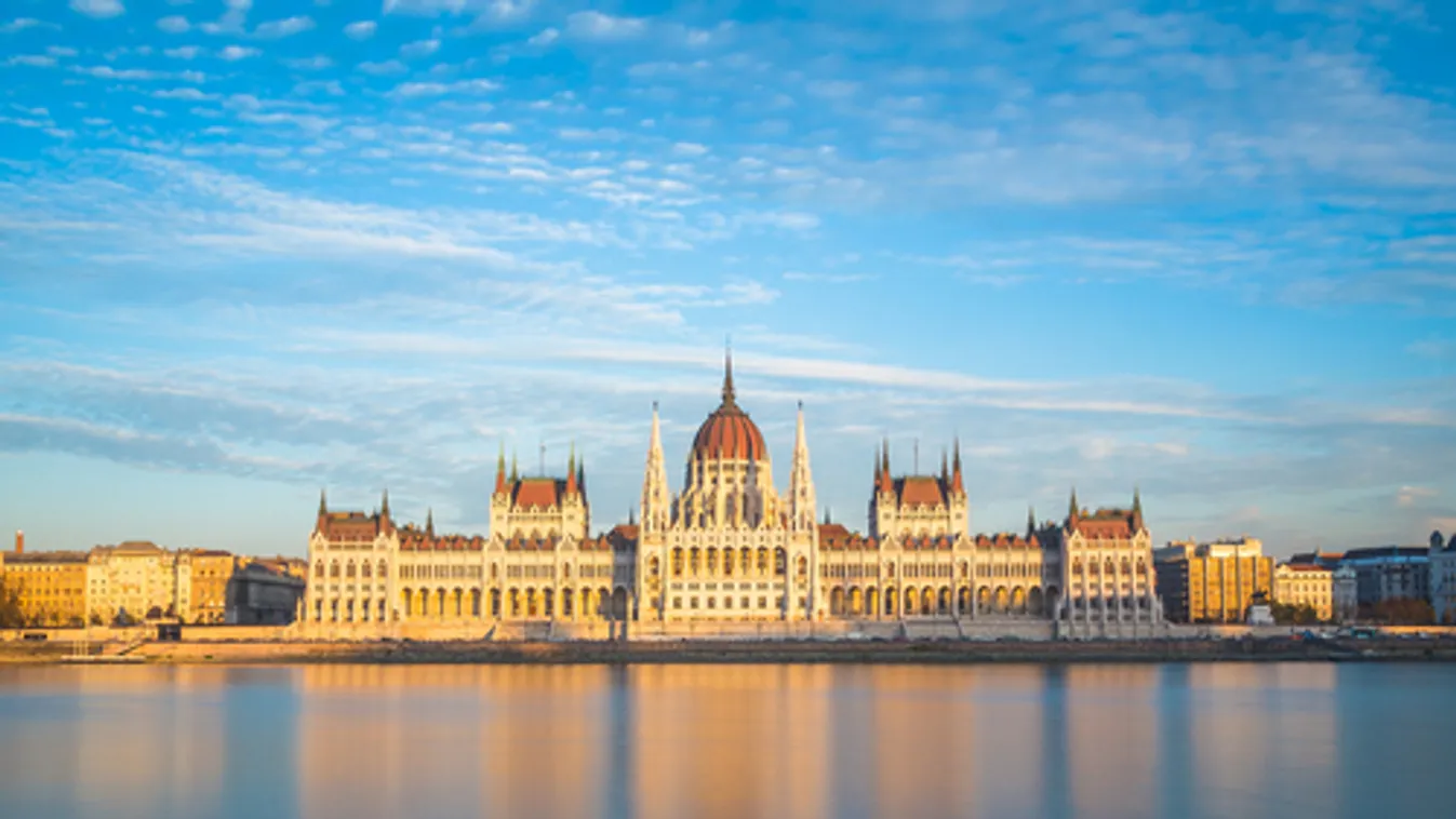 A koronavírus-törvény meghosszabbításáról szavaz a parlament