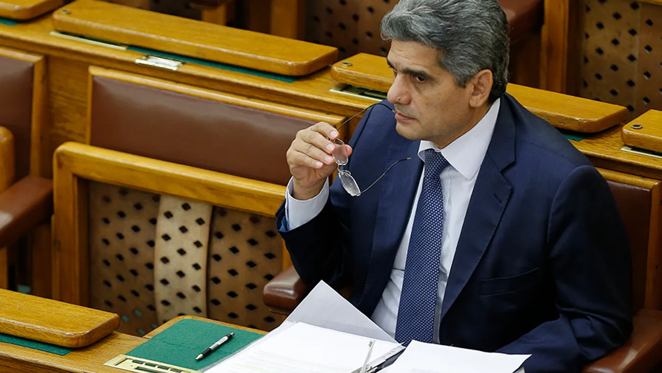 Nem engedik el Farkas Flórián kezét – Tantusz