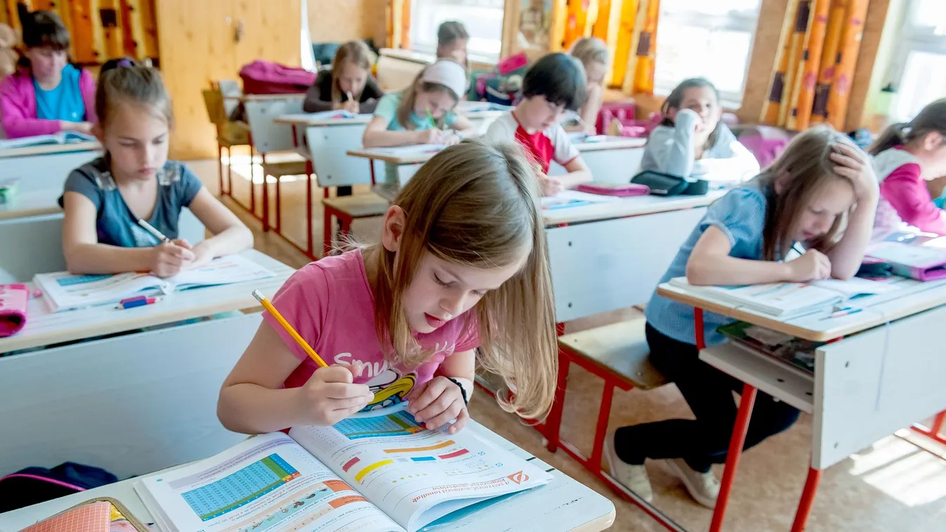 Kezdeményezik a teljes tankönyvellátás ingyenessé tételét