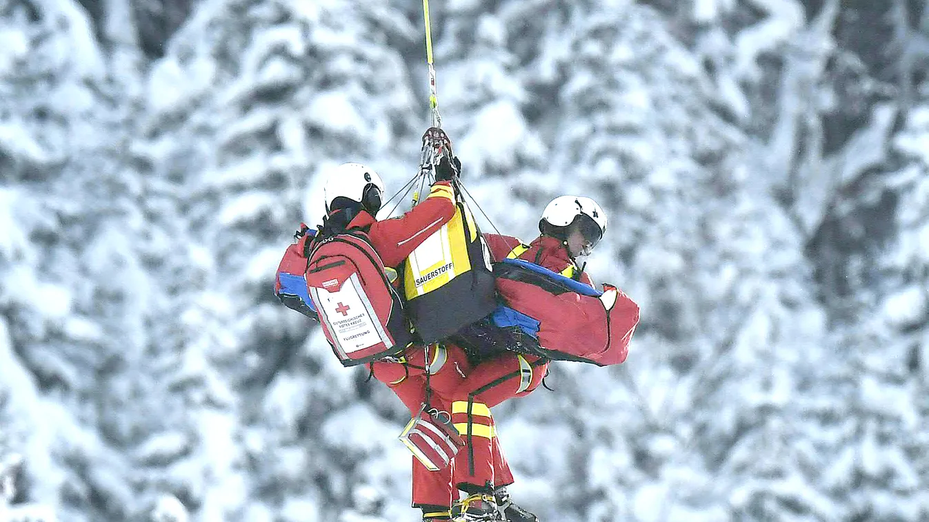 Egy csontdarab is letört Miklós Edit térdéből