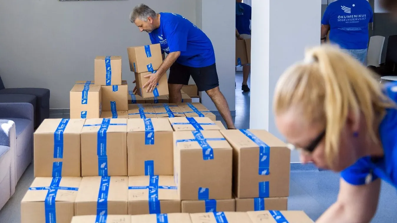 200 ünnepi adománycsomagot szállít ki az Ökumenikus Segélyszervezet