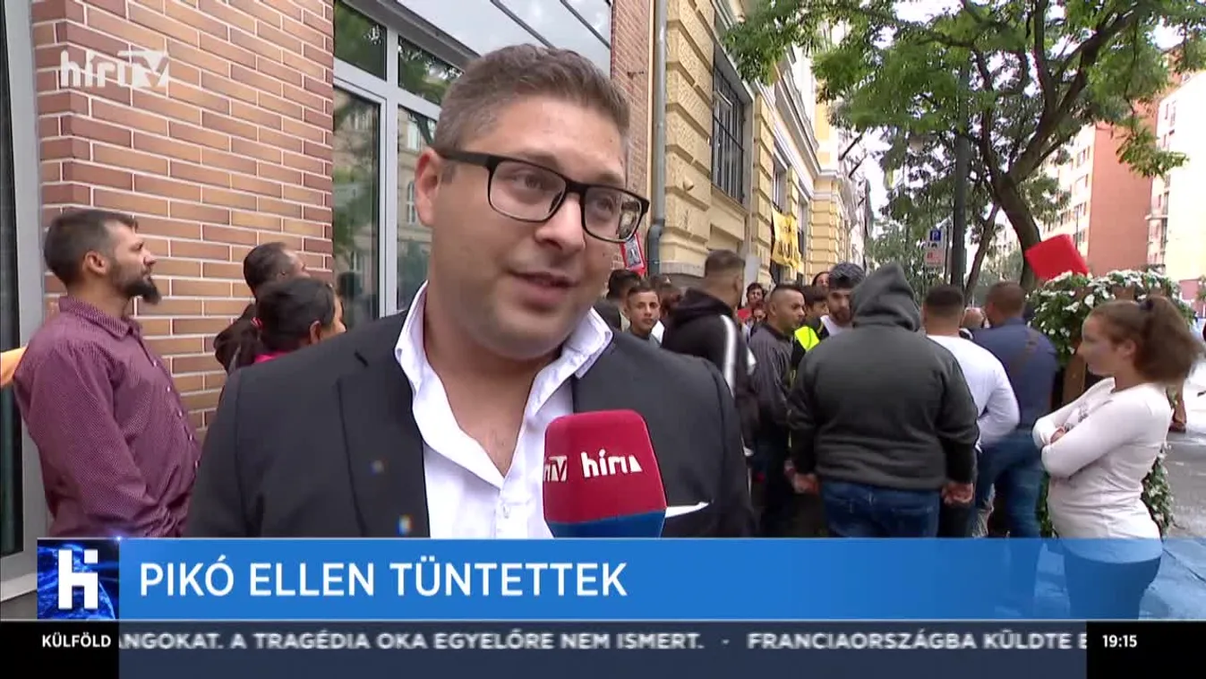 Pikó ellen tüntettek