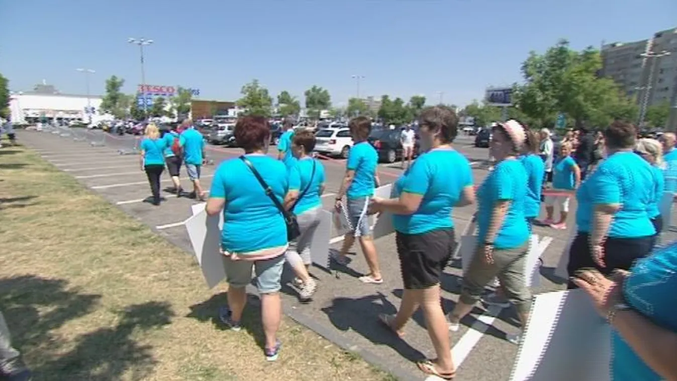 Támogatja a tescósokat a KDNP