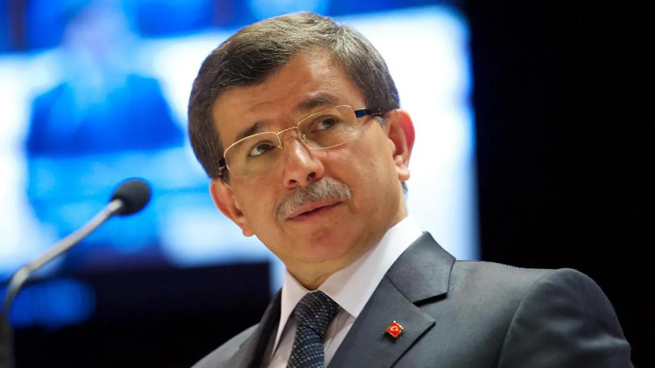 Ki akarják zárni a török kormánypártból Davutoglu volt kormányfőt