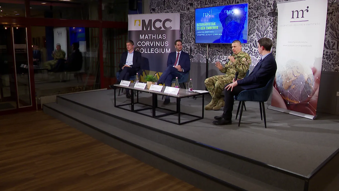 Magyar honvédek indulnak Maliba