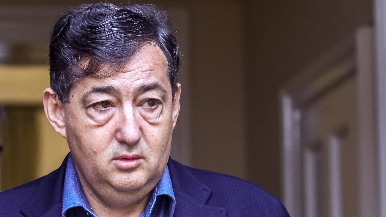 Vastagon fogott Mészáros Lőrincék ceruzája