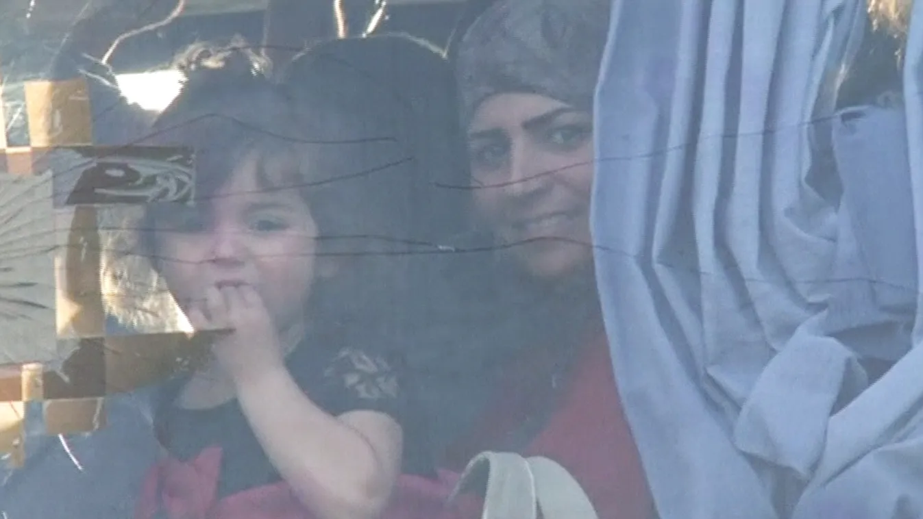 Félezer szír menekült tért vissza hazájába