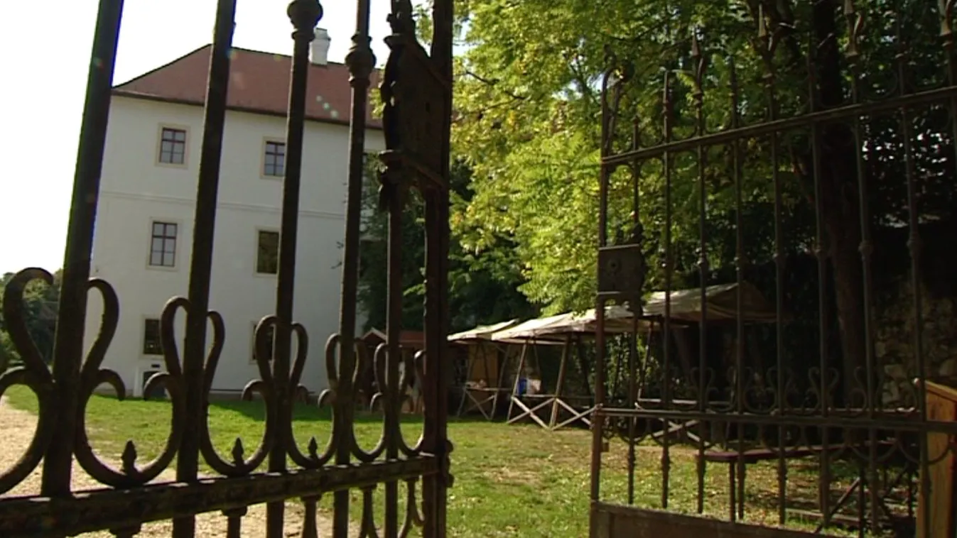 Kiüríthetik a kastélyprogram kasszáját a választások előtt