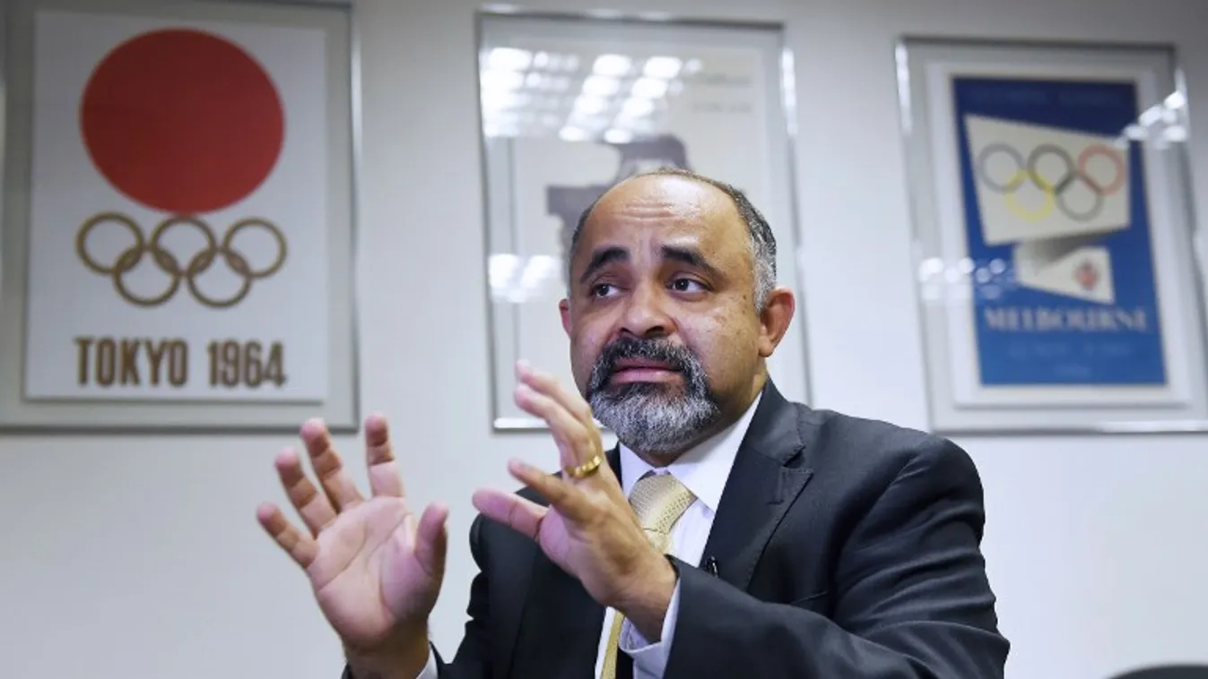 Öt hónappal az olimpia előtt megy a sportminiszter