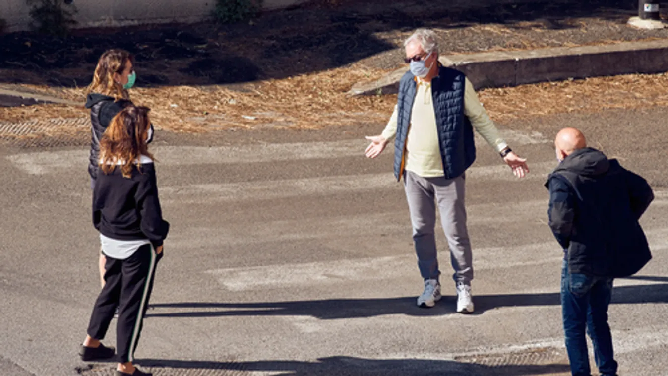 Spanyolországban megszűnik a kötelező szabadtéri maszkviselés