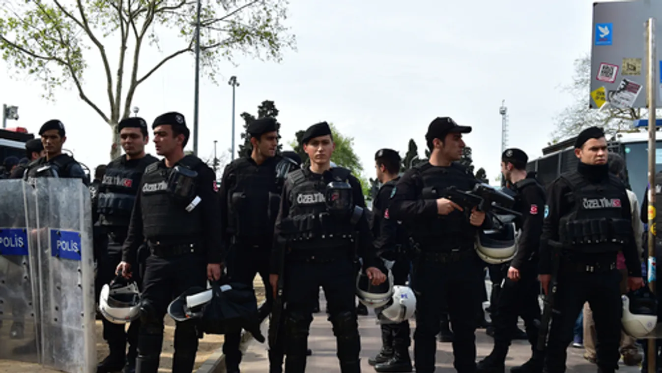 Török belügyminiszter: Ankara ezer rohamrendőrt küld a görög határra