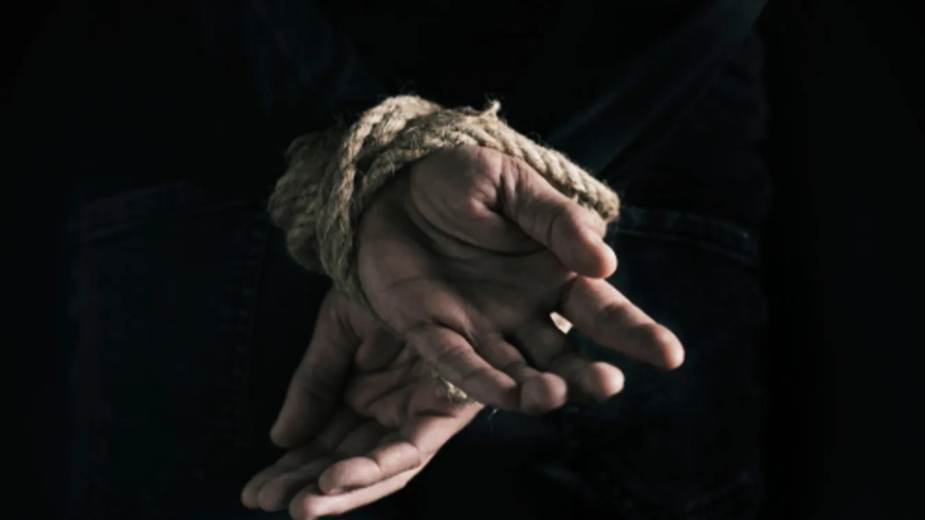 Megelevenedett horrorfilm: vére miatt tartották fél évig fogva a férfit