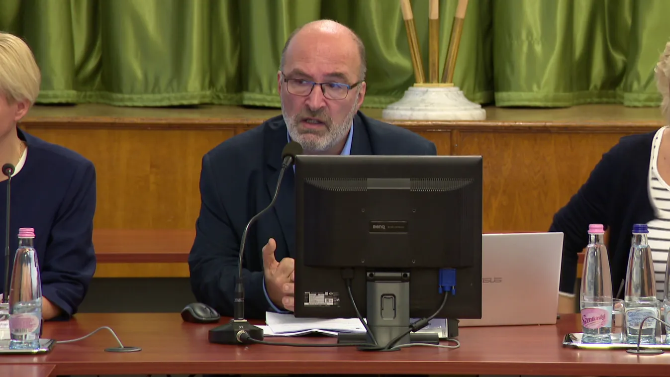 Adóemelésre és az emberek megsarcolására használja a rendkívüli jogrendet Pikó András