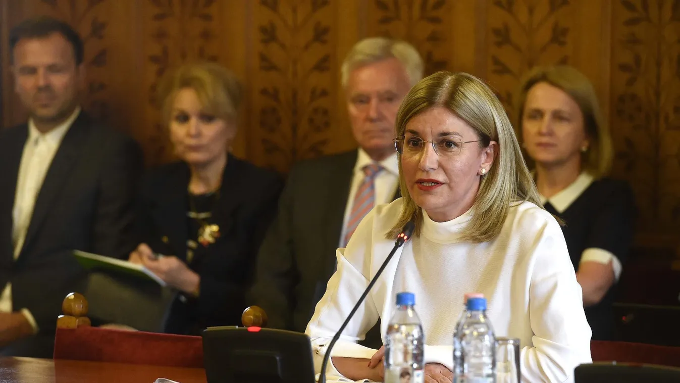 Nem az alaptörvényben előírtak szerint nevezte ki miniszterét a kormány