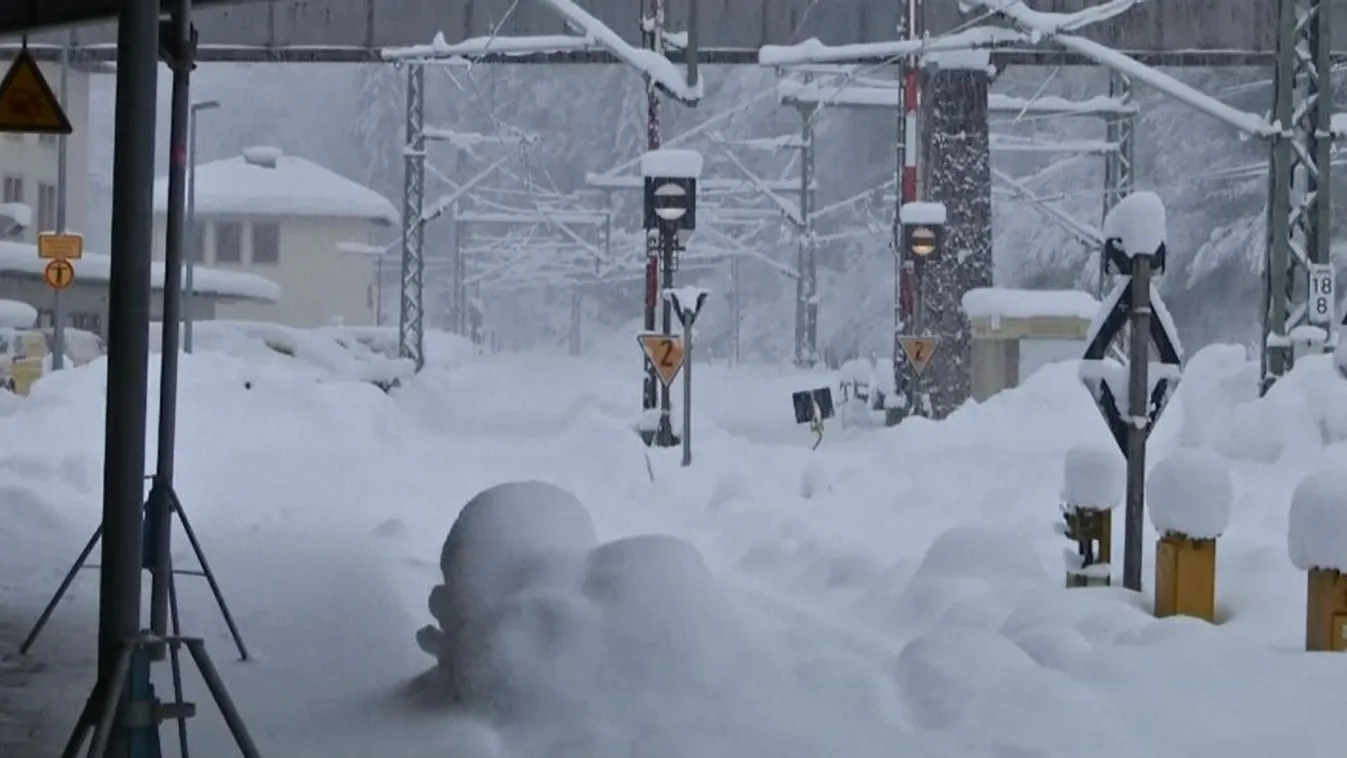 Százak rekedtek az autópályán a havazás miatt