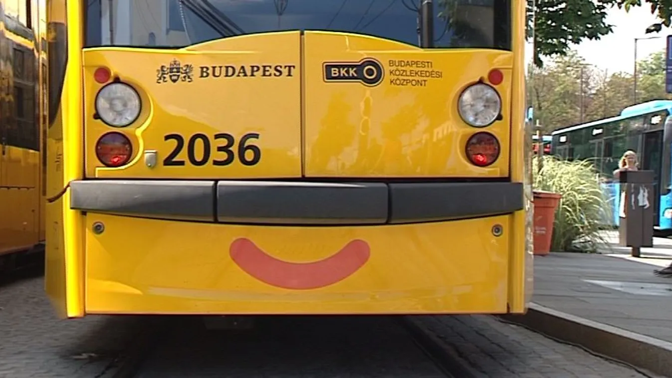 Még a villamos is mosolyog! - súlyos beteg gyerekekért kampányol a BKK