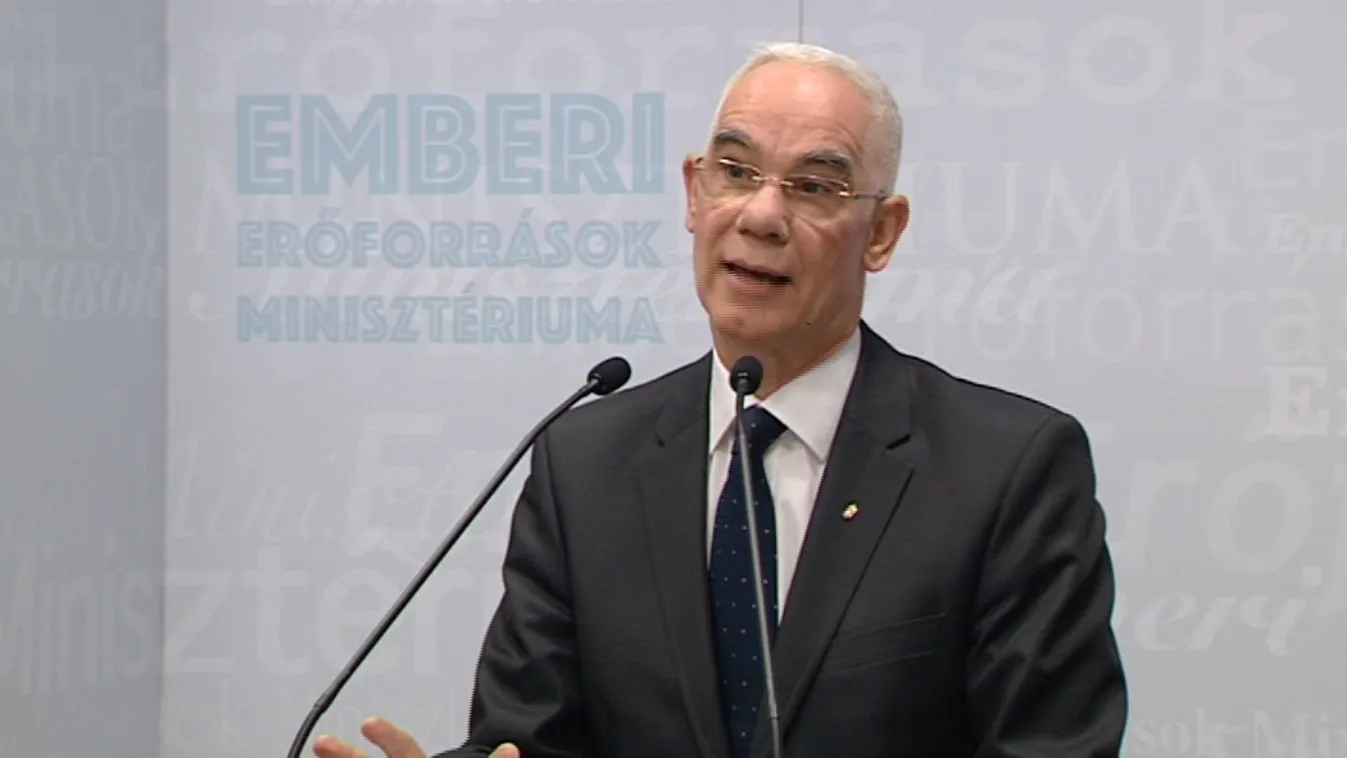 Tovább húzza az időt a kormány a CEU-ügyben