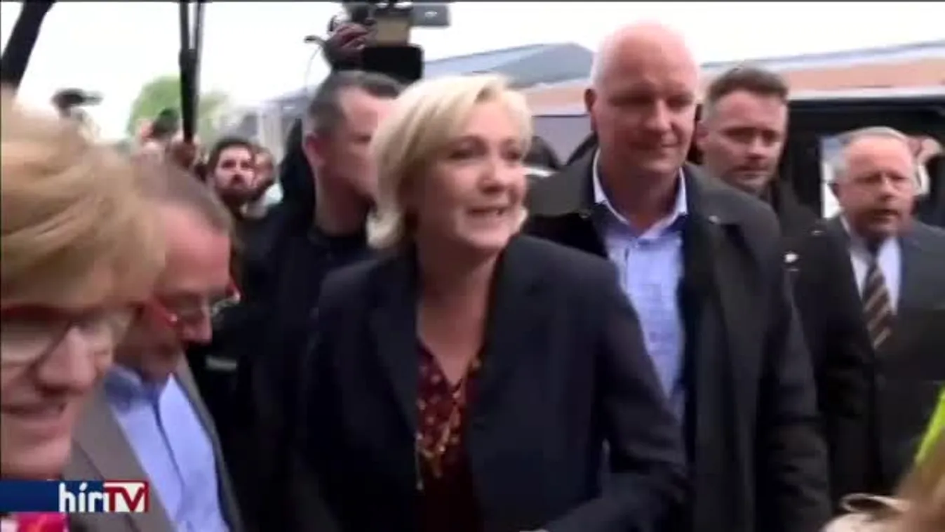 Tojással dobták meg a kampányoló elnökjelöltet