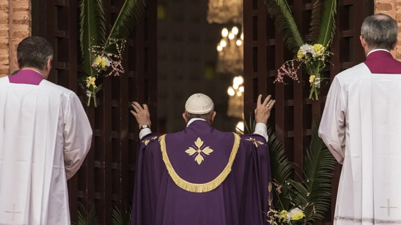 Soha ennyien nem védték még a pápát