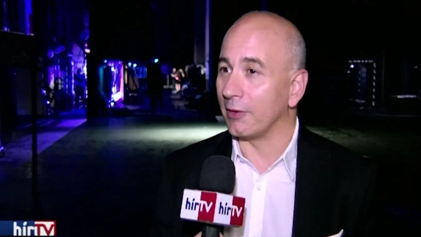 A Notre-Dame-i toronyőr és a Rómeó és Júlia a középpontban Szegeden