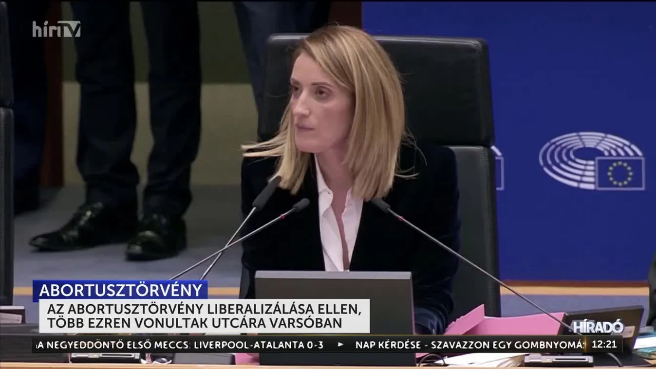 Az abortusztörvény liberalizálása ellen, több ezren vonultak utcára Varsóban + videó