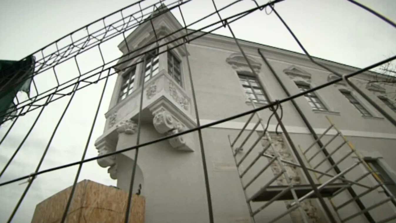 Csúszik és drágul a minisztériumok Várba költöztetése