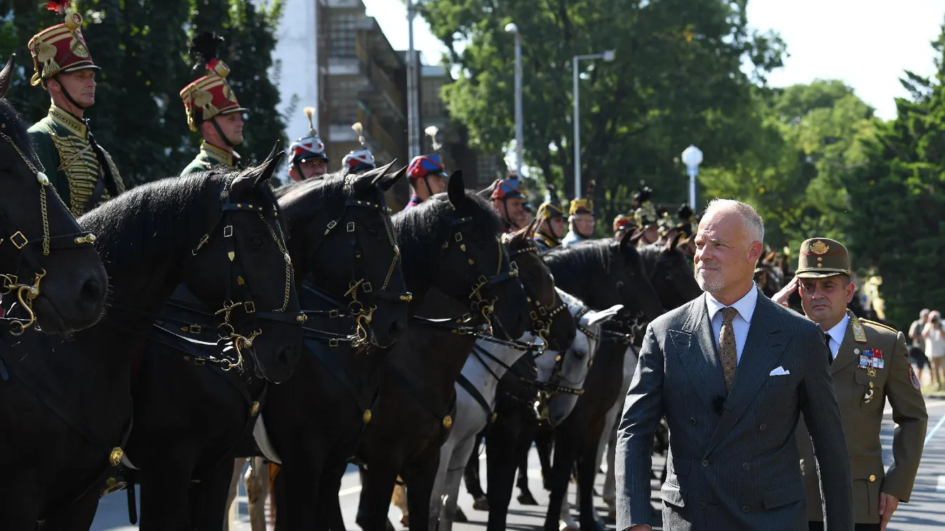 Szalay-Bobrovniczky Kristóf: a huszár mi vagyunk!