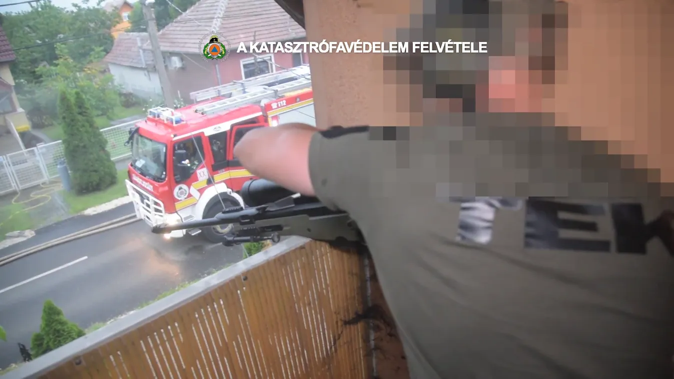 Mesterlövész lőtte ki a gázpalackokat