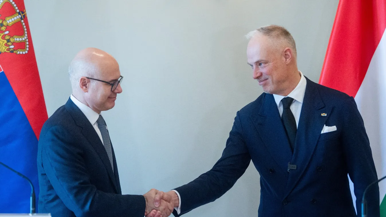 A szerb védelmi miniszterrel tárgyalt Budapesten Szalay-Bobrovniczky Kristóf + videó