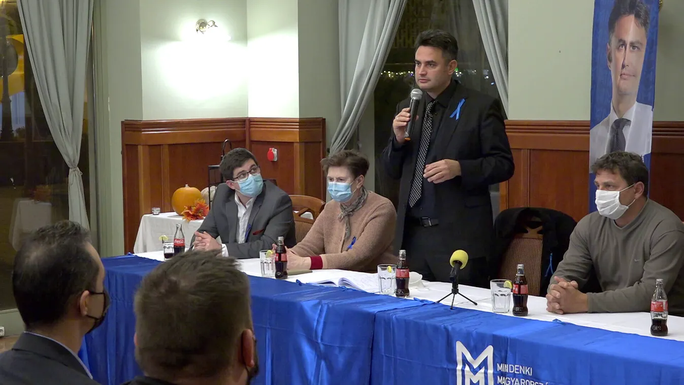 Verbálisan és fizikailag is sértegeti az újságírókat Márki-Zay Péter és stábja