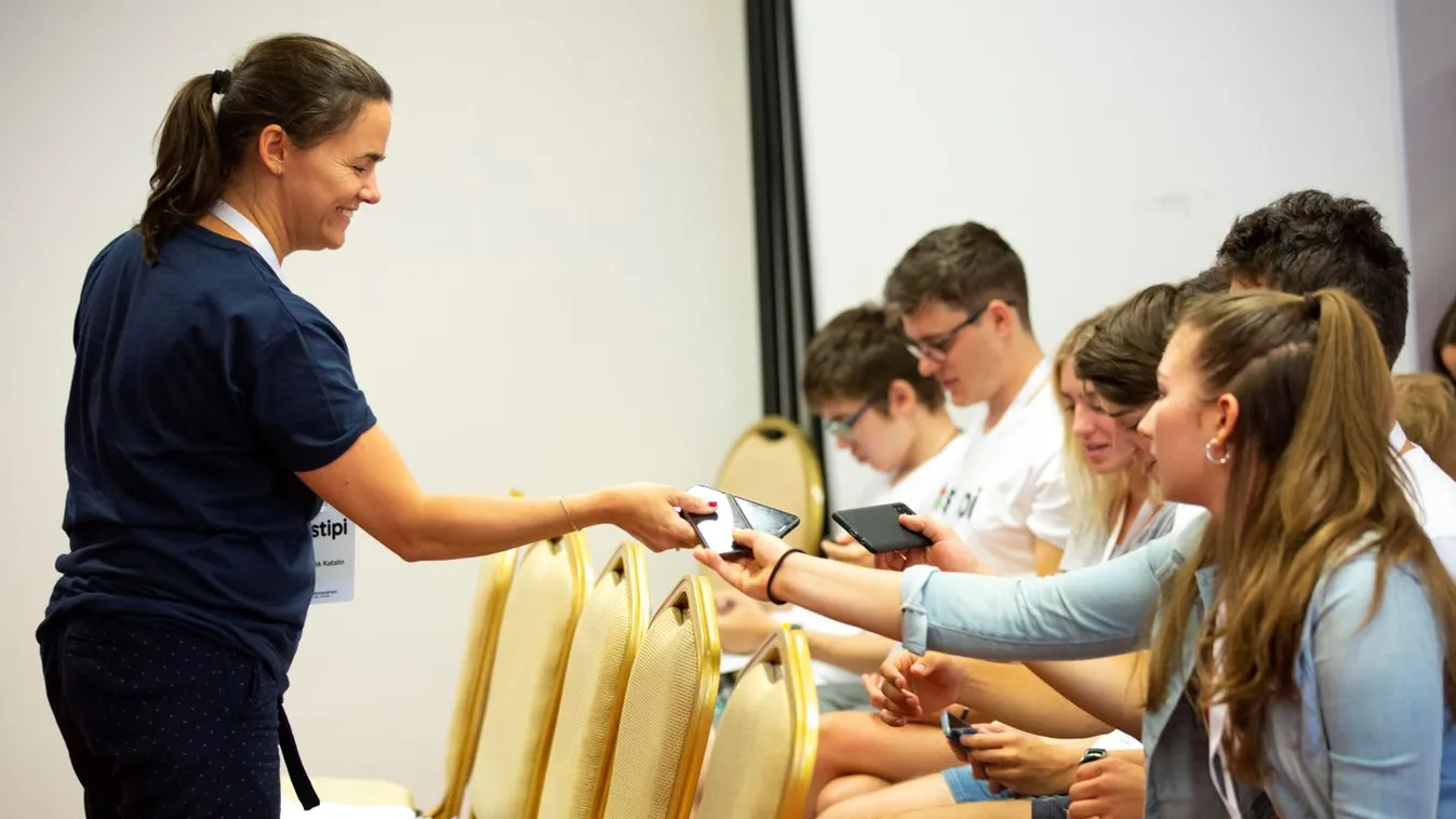 Novák: A legjobb diákoknak ad esélyt a Stipendium Peregrinum ösztöndíj