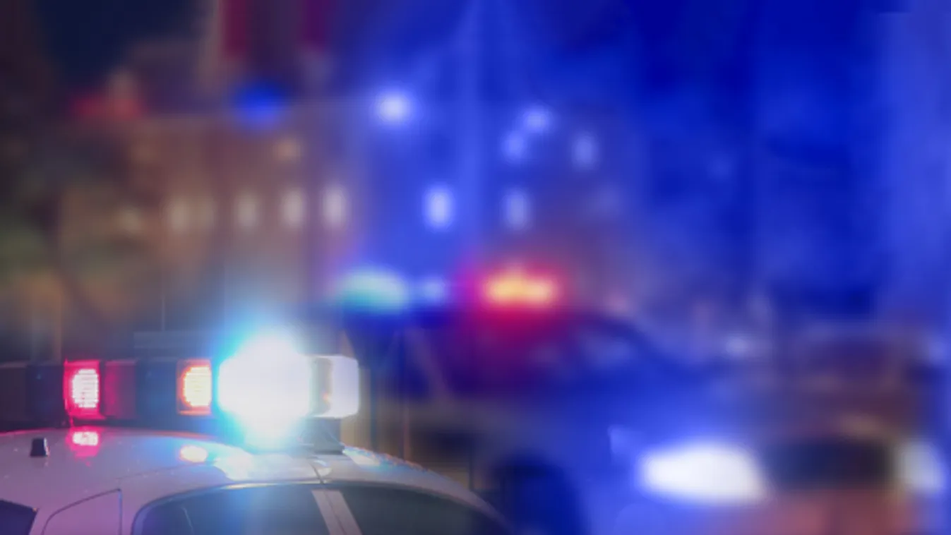 Tüntetők közé hajtott egy autós Belgrádban